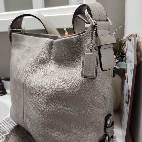 🌸GUC Coach Poppy Genuine Pebble Leather Hobo Crossbody Shoulder Bag, Sil - Picture 9 of 16